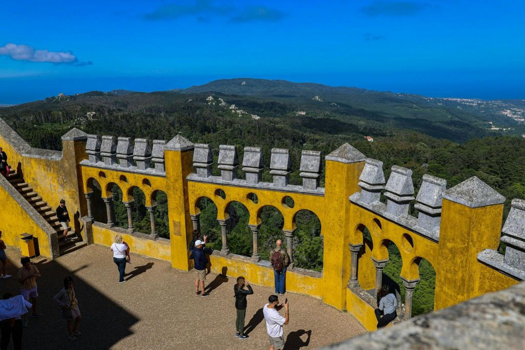 Pena Palace & Winery: Guided Tour + Wine Tasting + Transfer from Lisbon