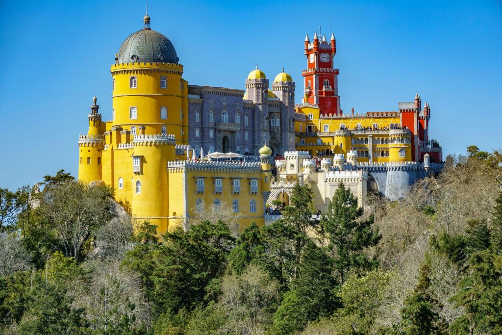 Pena Palace & Winery: Guided Tour + Wine Tasting + Transfer from Lisbon