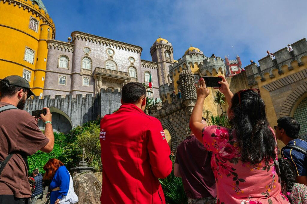 Pena Palace & Winery: Guided Tour + Wine Tasting + Transfer from Lisbon