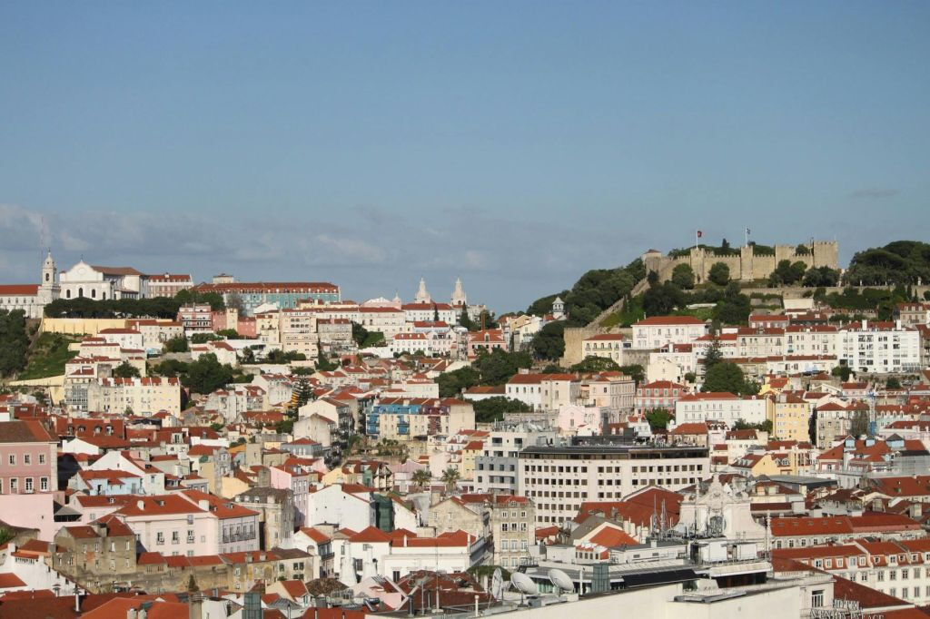 Lisbon: Guided Walking Tour + Tram Ride