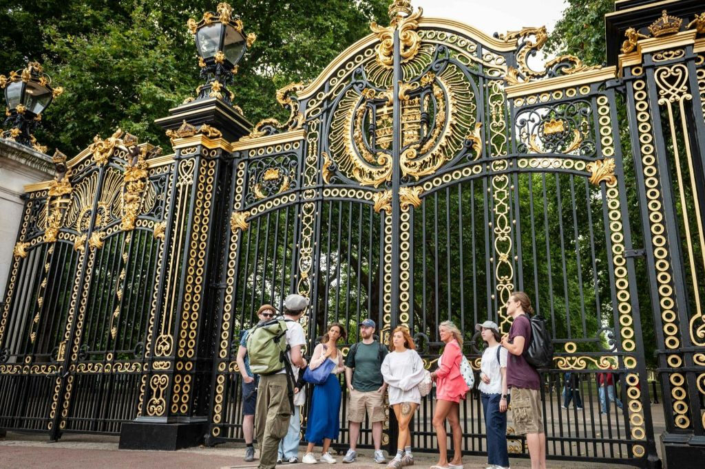 Londres: Visita guiada a pie en grupo reducido por la realeza británica
