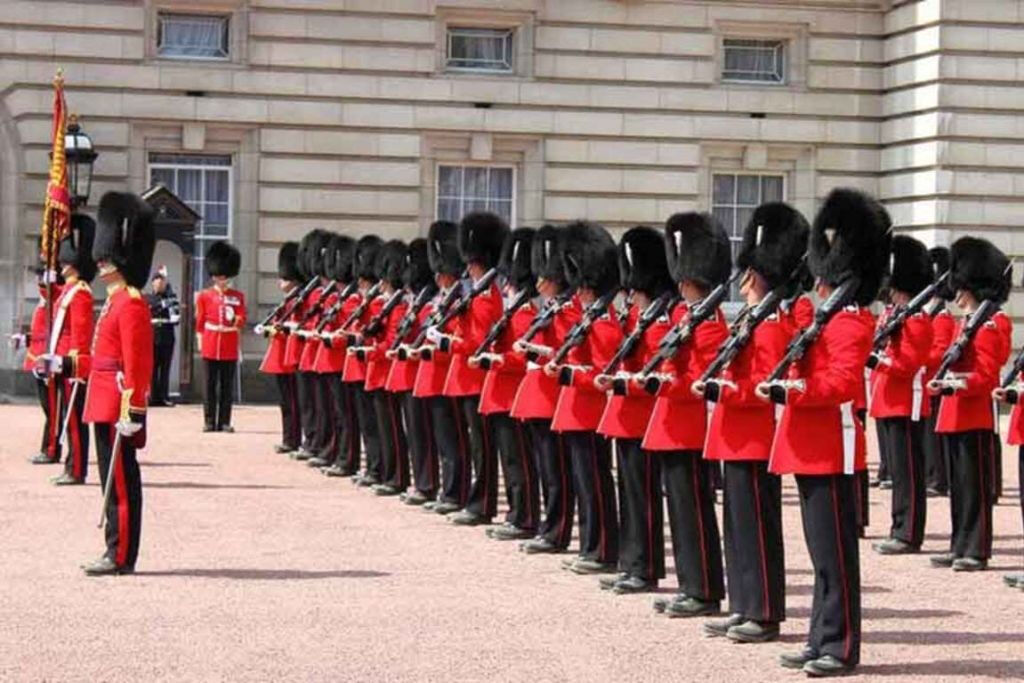 Londres: Visita guiada a pie en grupo reducido por la realeza británica