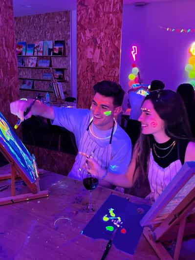 Taller Guiado de Pintura y Vino de la Academia Wine Gogh Glow