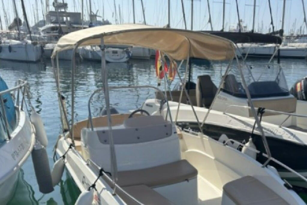 Valencia: Boat Rental (without Navigation License)