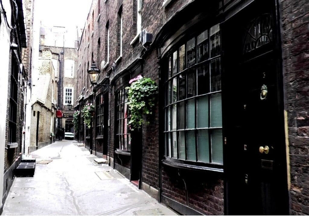 J K Rowling & Wizard: 3-Hr Private Walking Tour