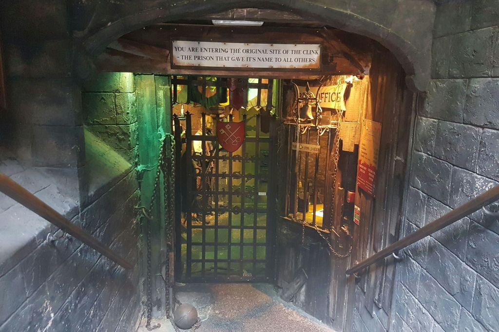 Londres : Visite guidée de Harry Potter + entrée au musée de la prison de Clink + croisière