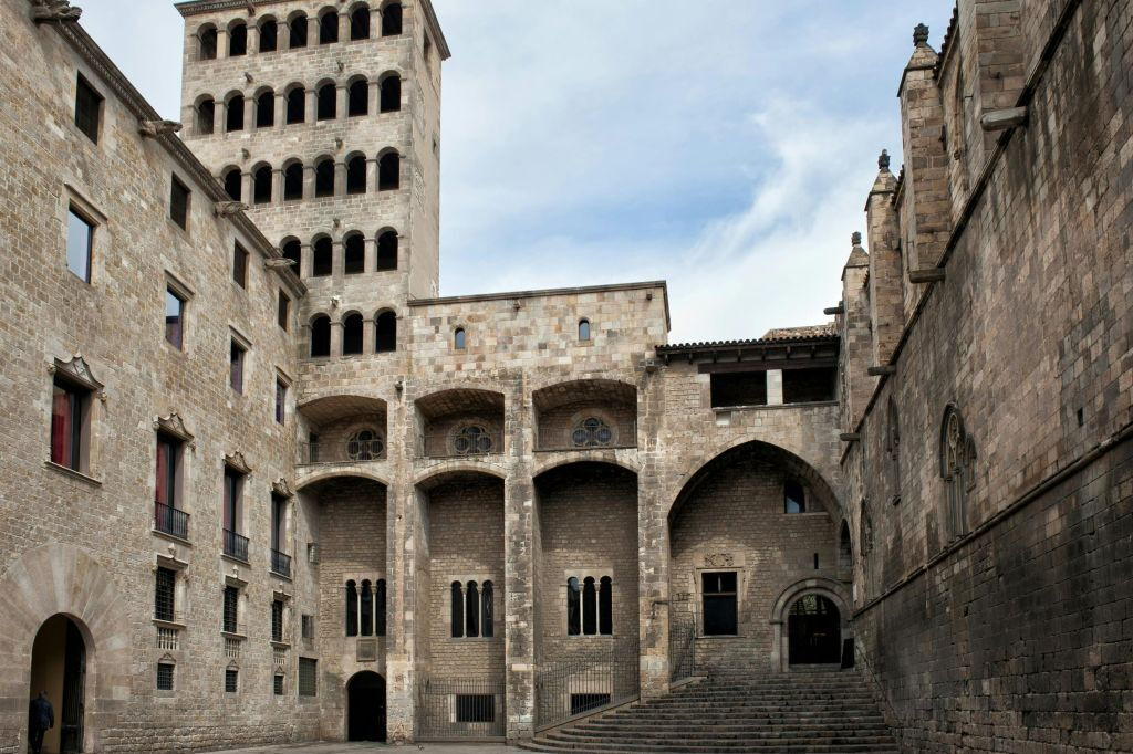 Montjuïc Barcelona: Small-Group Guided Walking Tour