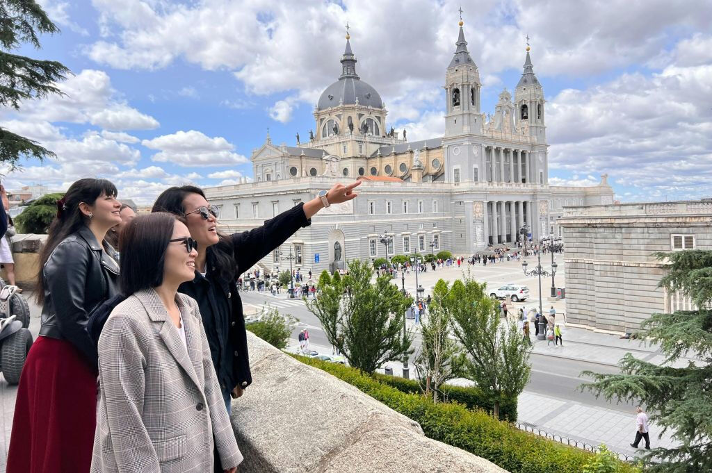 Madrid Walking Tour + Big Bus Madrid