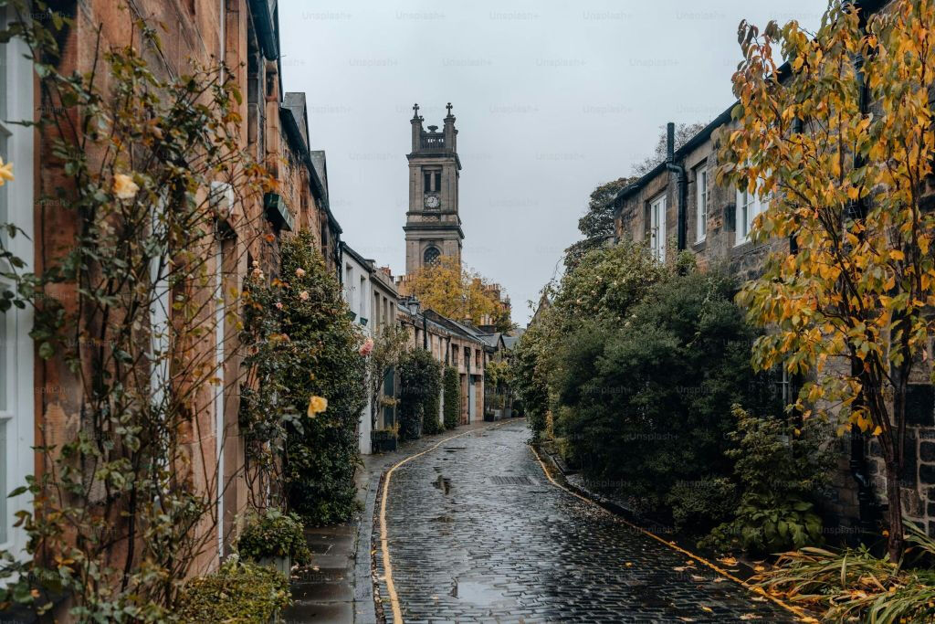 Edinburgh: Harry Potter Sights Tour + Edinburgh Dungeon Entry