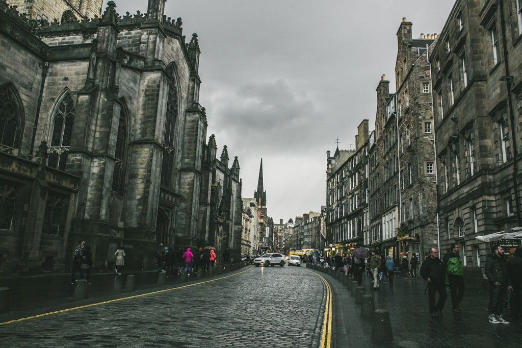 Edinburgh: Harry Potter Sights Tour + Edinburgh Dungeon Entry