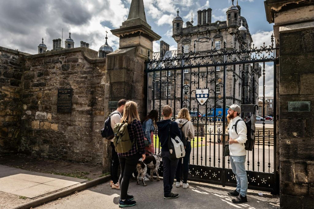 Edinburgh: Harry Potter Sights Tour + Edinburgh Dungeon Entry