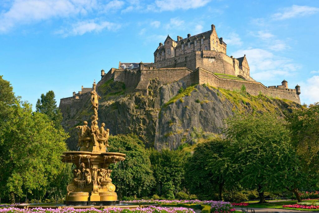 Edinburgh: Harry Potter Sights Tour + Edinburgh Dungeon Entry