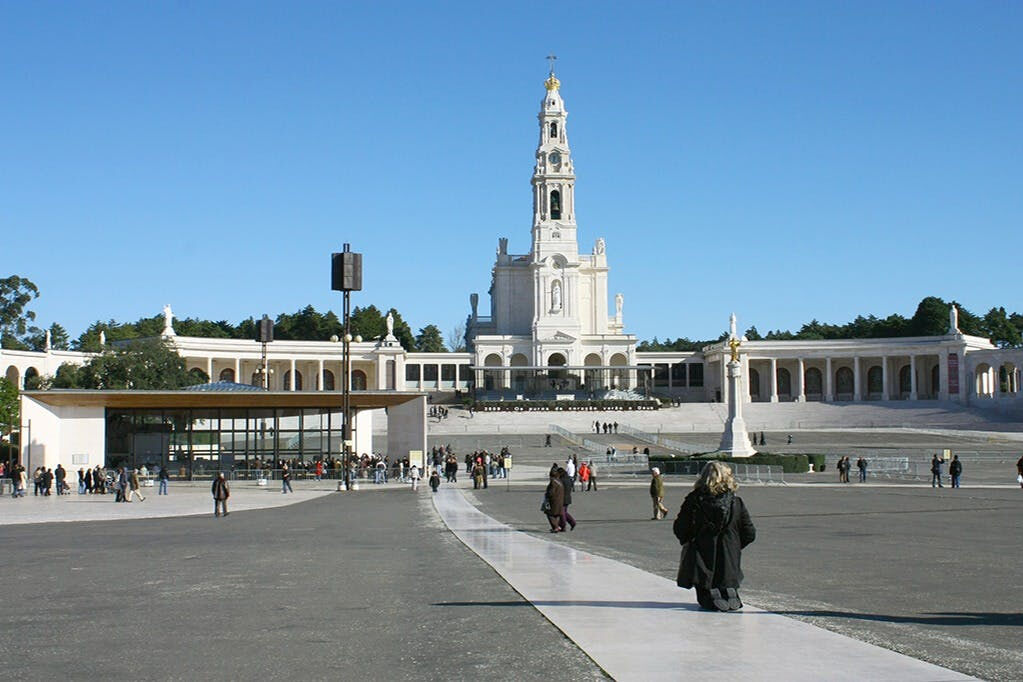 Sintra, Nazaré & Fátima: Small-Group Guided Tour from Lisbon