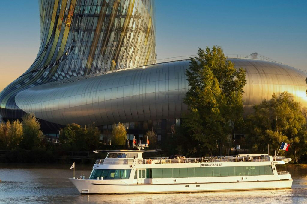 Bordeaux: cruzeiro fluvial guiado + bebidas