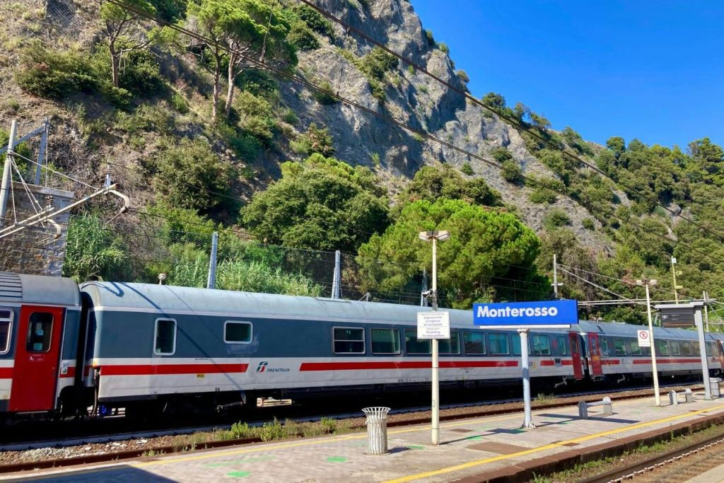 Cinque Terre Express: Train To/From La Spezia and Monterosso
