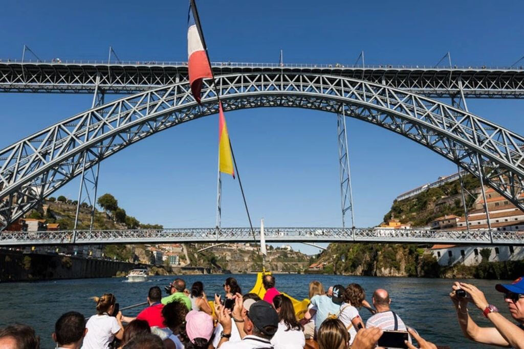 City Sightseeing Porto: 48 horas de ônibus hop-on hop-off + cruzeiro e degustação no porto