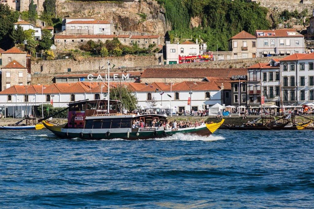 City Sightseeing Porto: 48 horas de ônibus hop-on hop-off + cruzeiro e degustação no porto