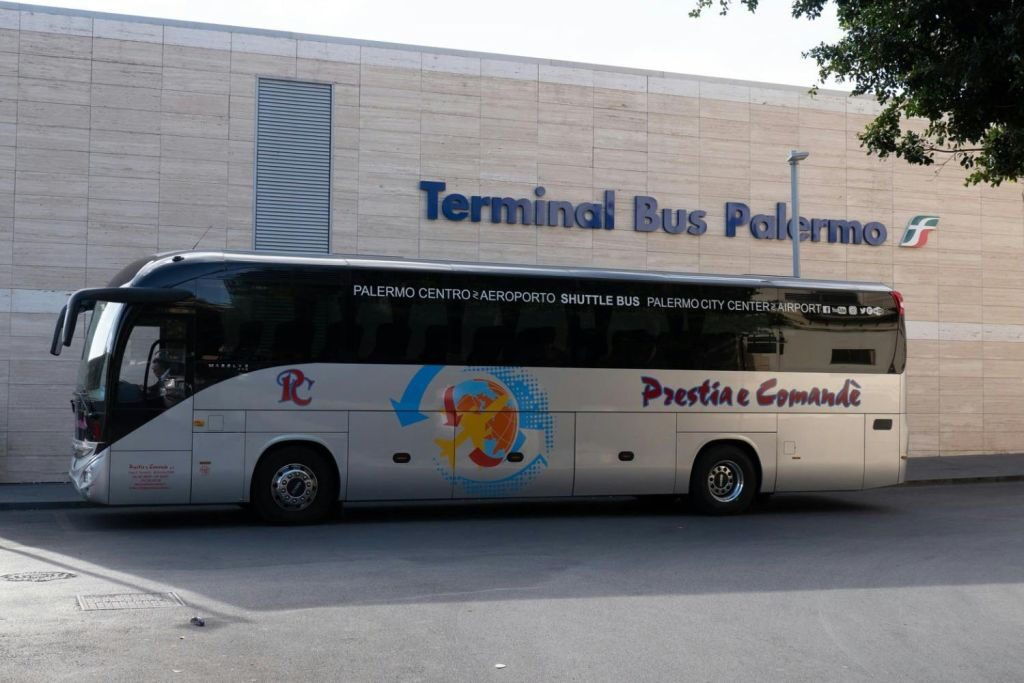 Palermo: trasferimento in autobus da/per l'aeroporto e il centro città
