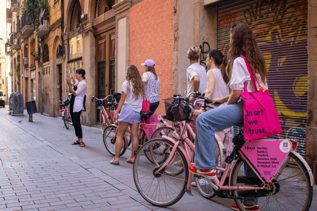 Barcelona: Guided Street Art Bike Tour