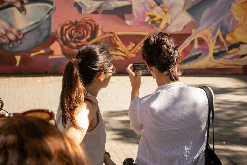 Barcelona: Guided Street Art Bike Tour