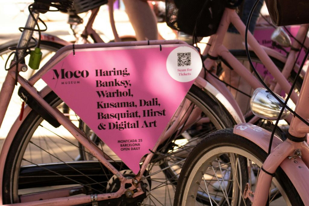 Barcelona: Guided Street Art Bike Tour