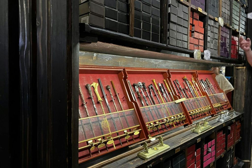 London: Guided Harry Potter Film Sites Visit + Ghosts of London Tour