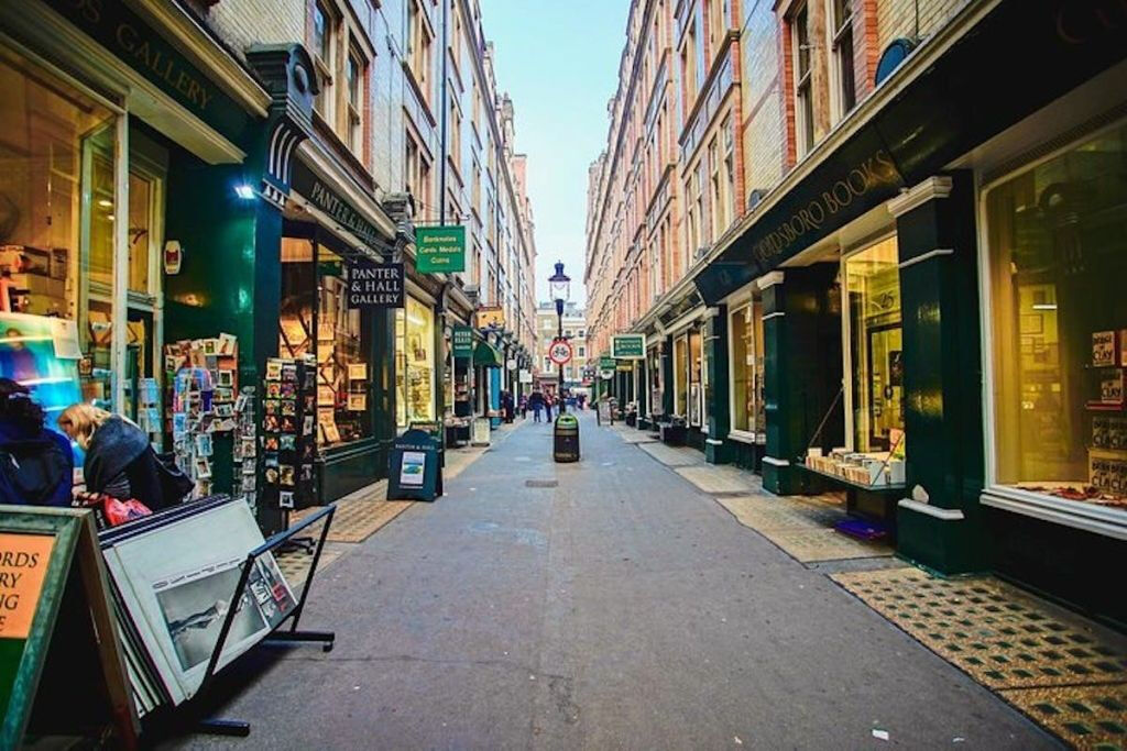 London: Guided Harry Potter Film Sites Visit + Ghost Bus Combo Tour