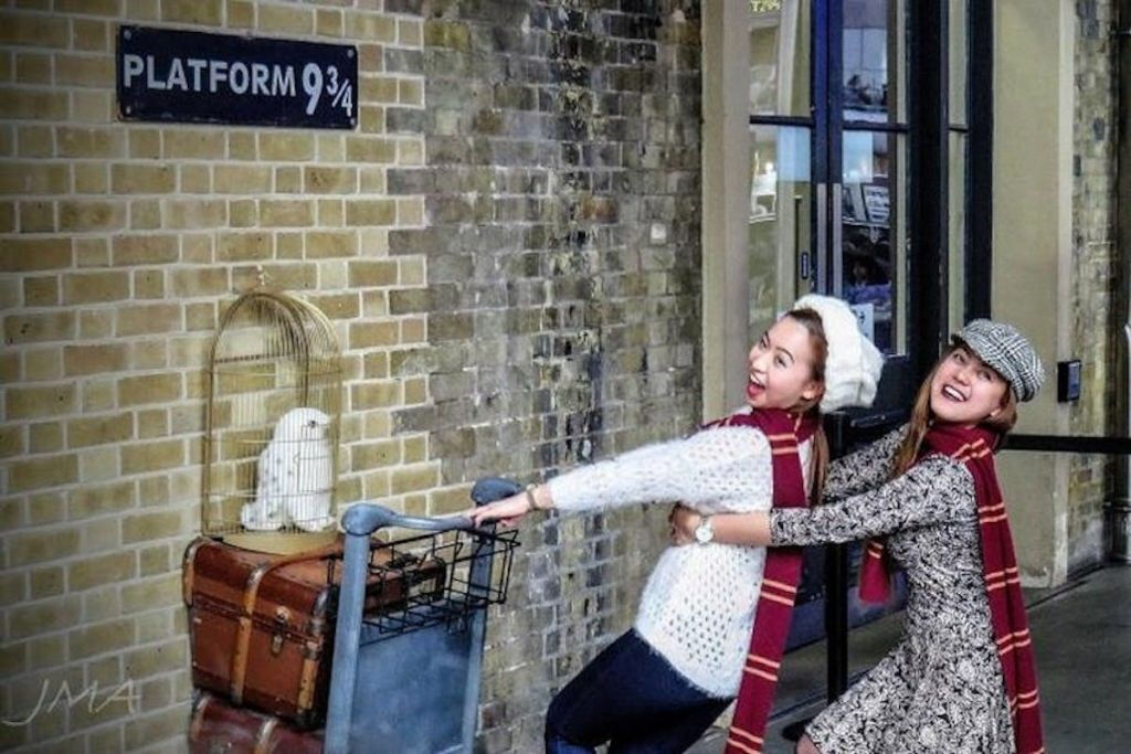 London: Guided Harry Potter Film Sites Visit + Ghost Bus Combo Tour