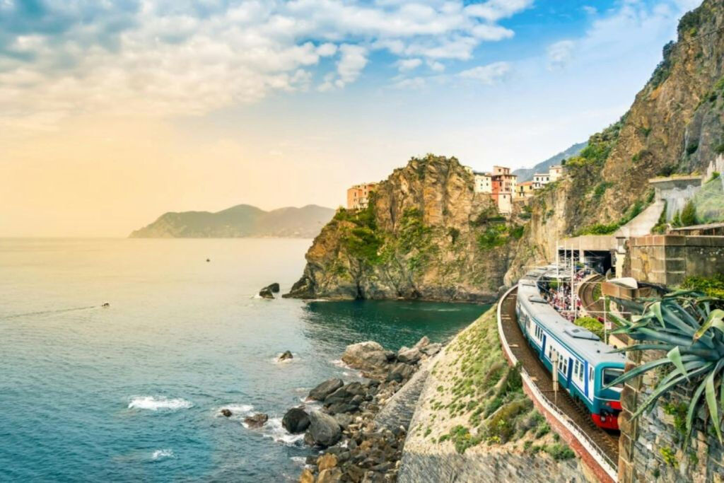 Cinque Terre Express: Train To/From La Spezia and Vernazza