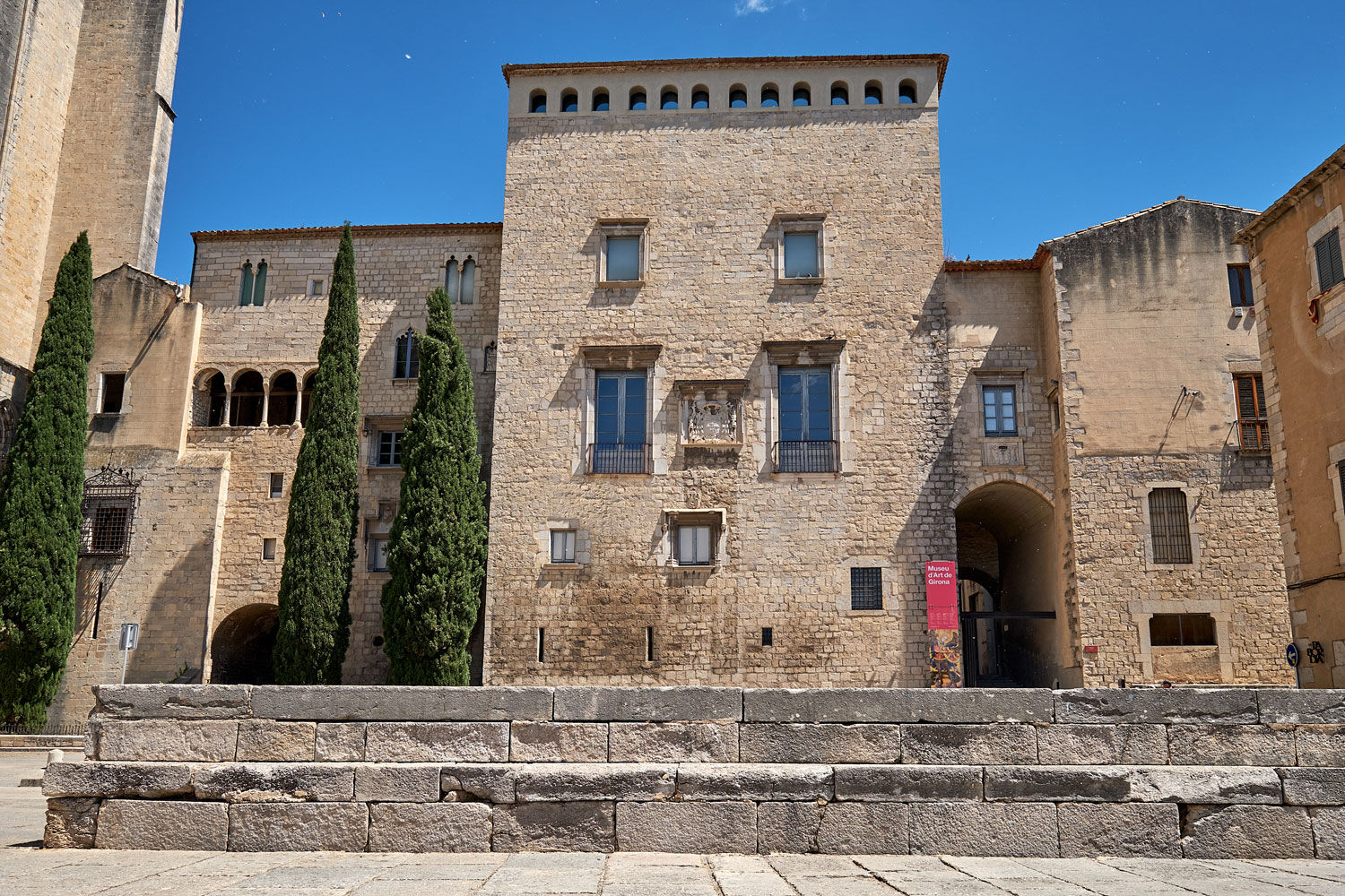 Girona Episcopal: Museu de Arte de Girona, Basílica de Sant Feliu e Catedral de Girona.