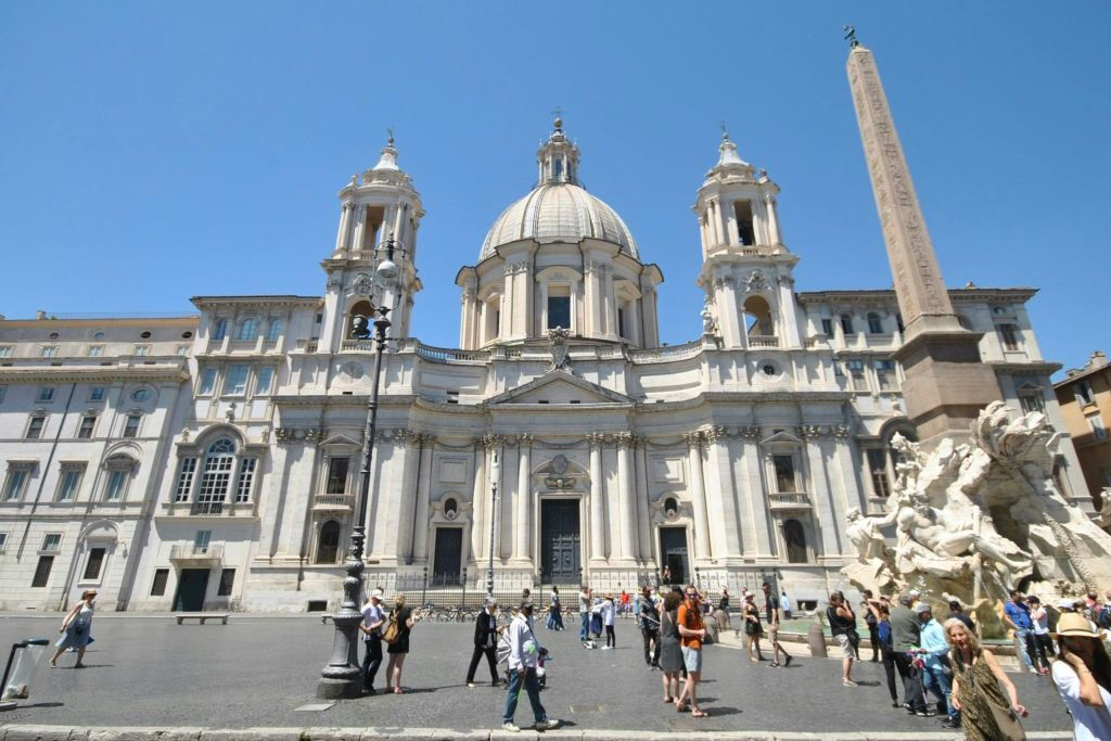 Sant'Agnese in Agone and Crypt: Accompanied Entrance