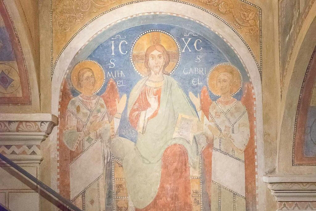 Sant'Agnese in Agone and Crypt: Accompanied Entrance
