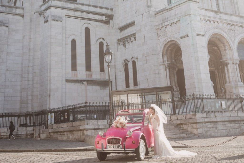 Paris: excursão particular de meio dia em um Citroën 2CV rosa