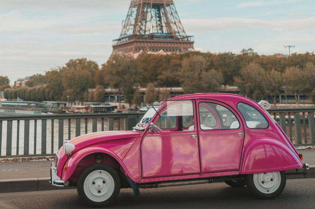 Paris: Passeio particular em um Citroën 2CV rosa