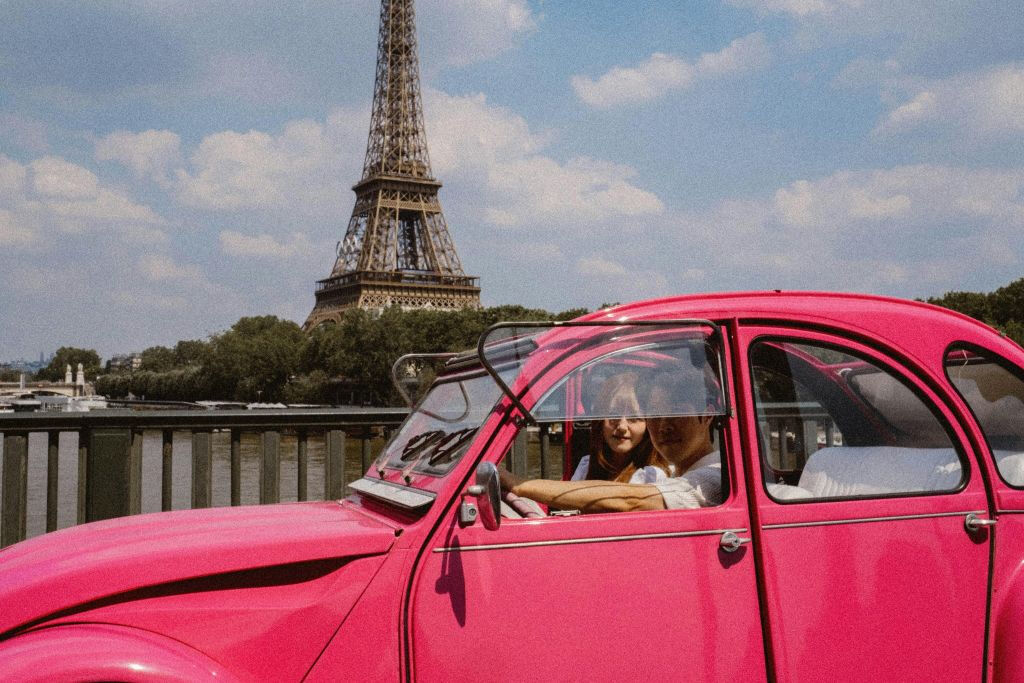 Paris: Passeio particular em um Citroën 2CV rosa