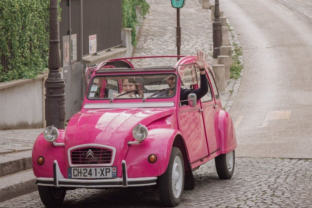 Paris: Passeio particular em um Citroën 2CV rosa