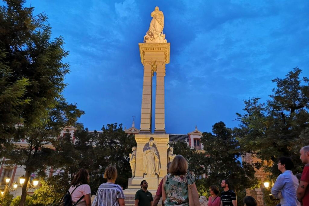 Sevilla: Visita Histórica Nocturna Guiada