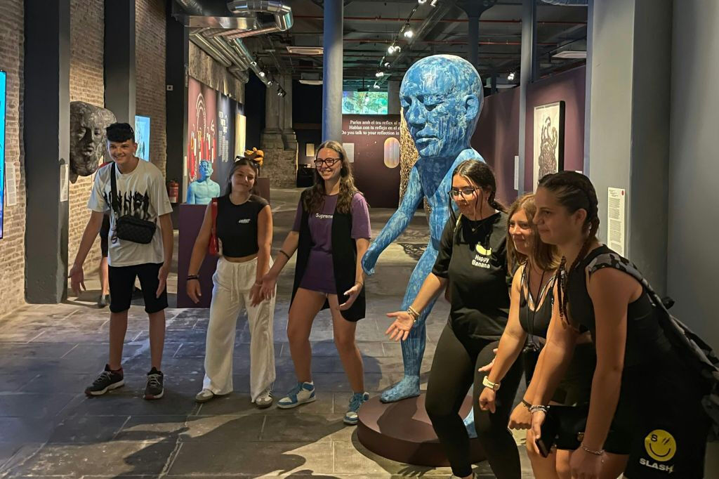 Museo NOU: Entrada Exposición SUR PLAY