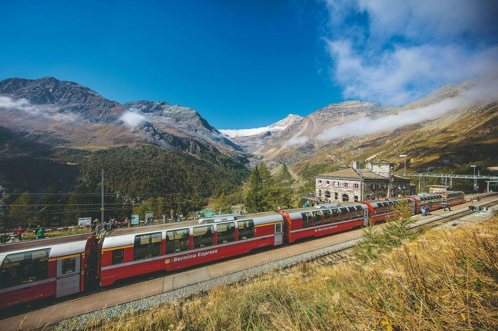 Moritz e Tirano: Excursão Panorâmica Bernina Express a partir do Lago Como