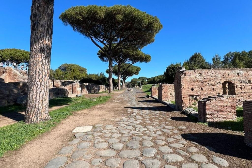 Ostia Antica: Guided Tour from Rome with Lunch
