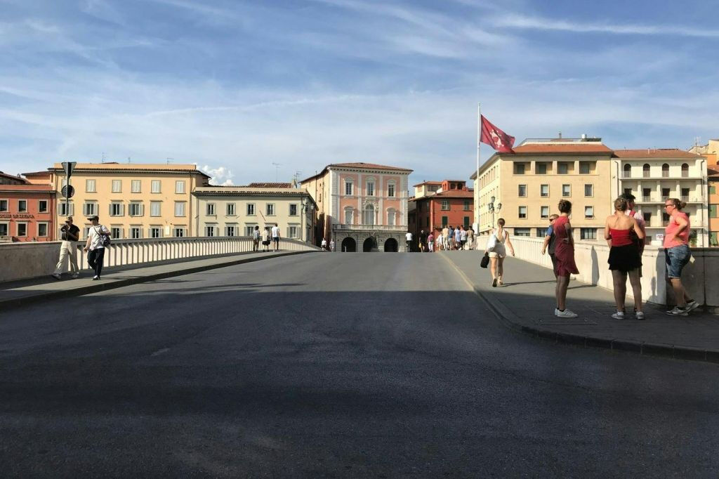 Pisa: Guided City Tour by Panoramic Electric Car