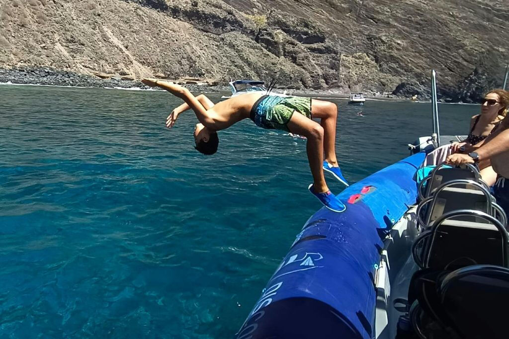 Punta De Teno: Passeio de barco de Los Gigantes + mergulho com snorkel + bebidas