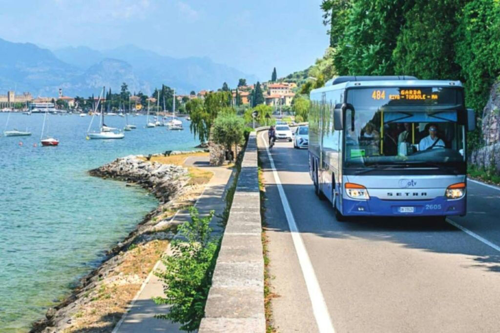 Bardolino: Garda Link Bus + Train from Venice