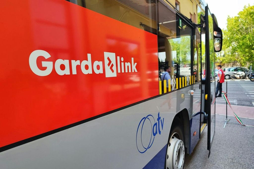 Bardolino: Garda Link Bus + Train from Venice