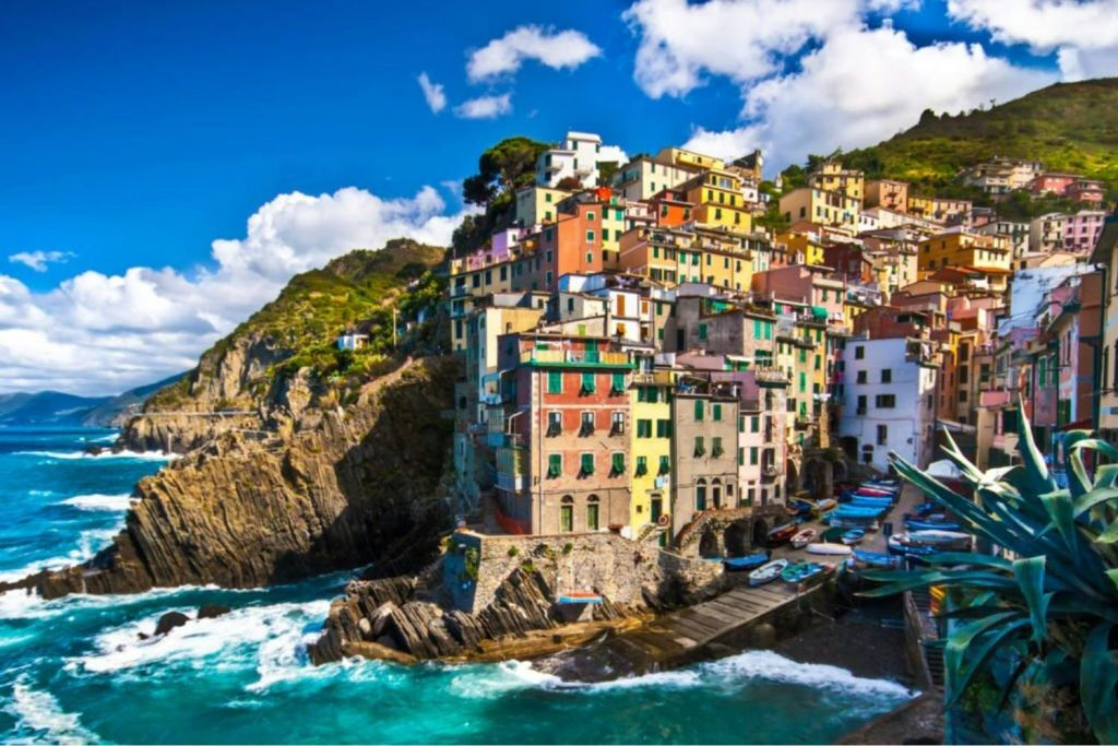 Cinque Terre Express: Train To/From La Spezia and Riomaggiore