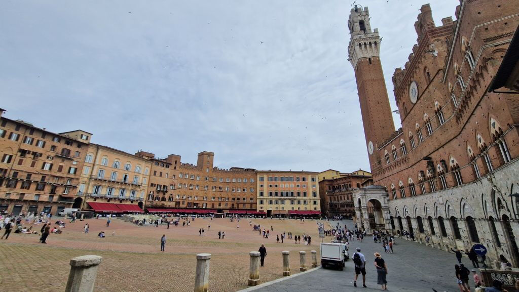 Palazzo Chigi Zondadari: entrada + visita guiada + concerto de ópera