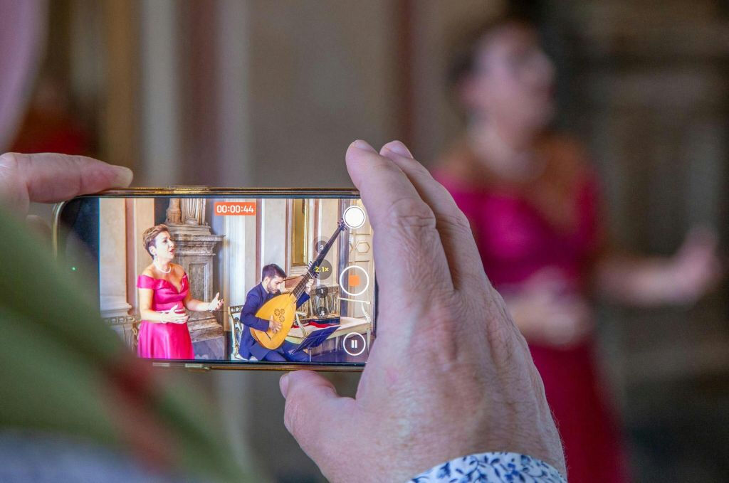 Palazzo Chigi Zondadari: entrada + visita guiada + concerto de ópera