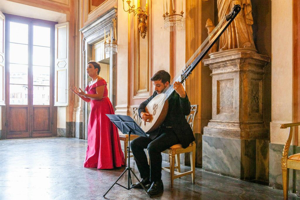 Palazzo Chigi Zondadari: entrada + visita guiada + concerto de ópera