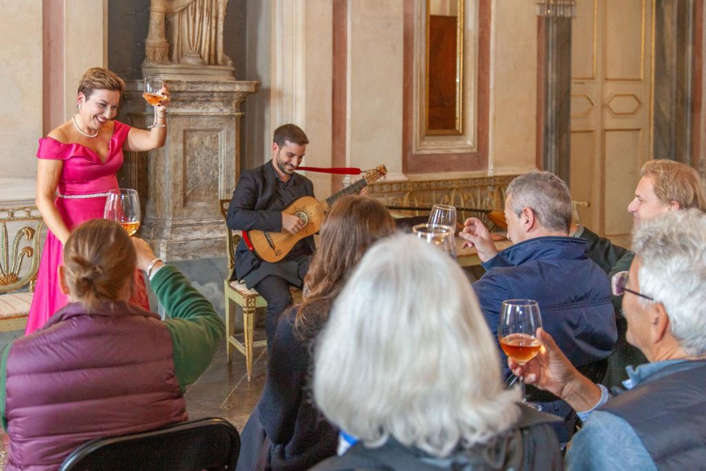 Palazzo Chigi Zondadari: entrada + visita guiada + concerto de ópera