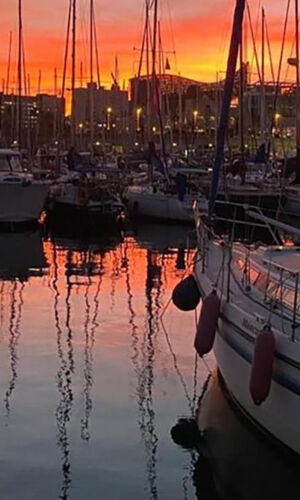 Barcelona: Private Sunset Sailboat Tour + Drink & Snack